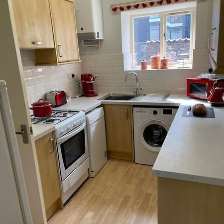Centre Of Town House 3 Bedrooms Sleeps 5 And Infant Free Onsite Parking 2 Cars King's Lynn Eksteriør billede