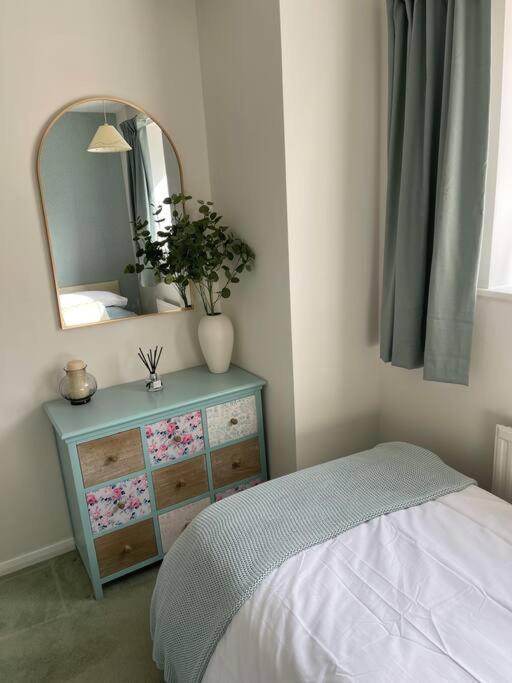 Centre Of Town House 3 Bedrooms Sleeps 5 And Infant Free Onsite Parking 2 Cars King's Lynn Eksteriør billede