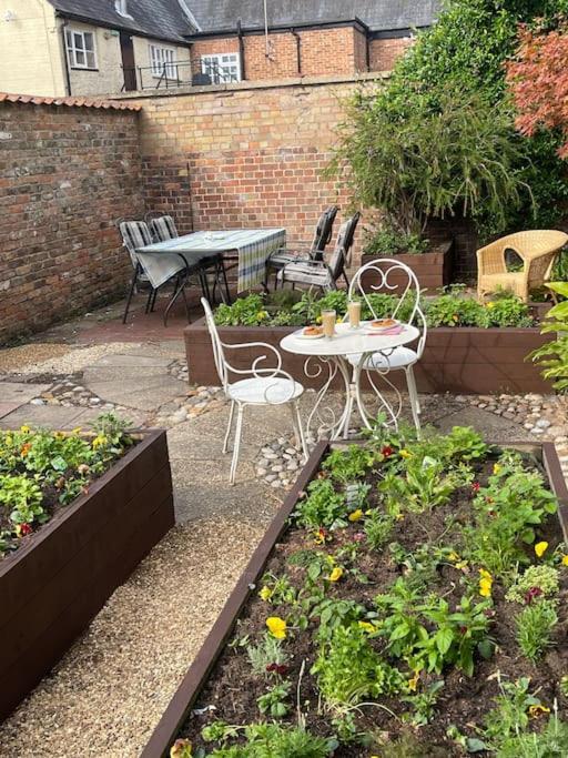 Centre Of Town House 3 Bedrooms Sleeps 5 And Infant Free Onsite Parking 2 Cars King's Lynn Eksteriør billede