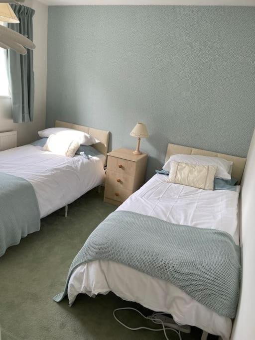 Centre Of Town House 3 Bedrooms Sleeps 5 And Infant Free Onsite Parking 2 Cars King's Lynn Eksteriør billede